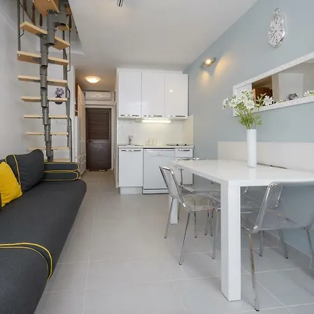 Apartment Location! & Center 4 *