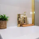 Apartment Location! & Center 4