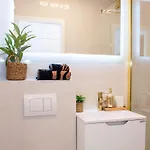 Location! & Center 4 Apartment Bol