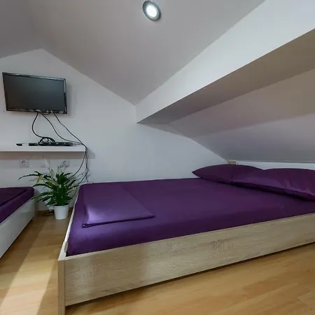 Location! & Center 4 *